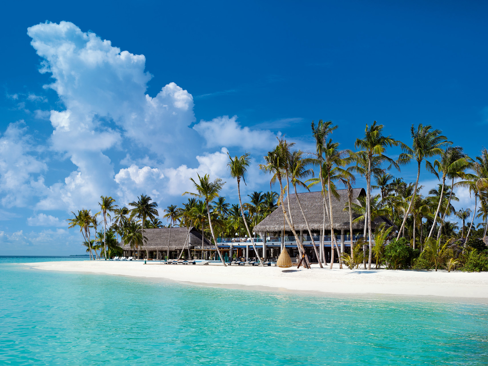 Velaa Private Island Avi Bar, Luxury Maldives Holidays